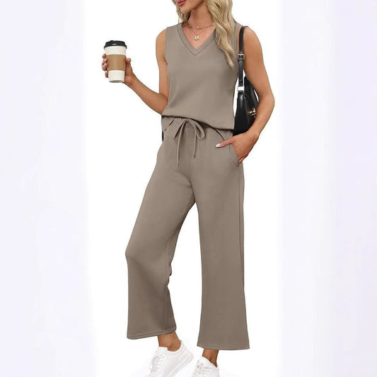 Дамски комплект от две части с V-образно деколте и панталон