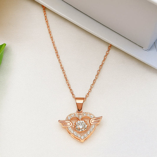 Висулка с грациозно крилато сърце