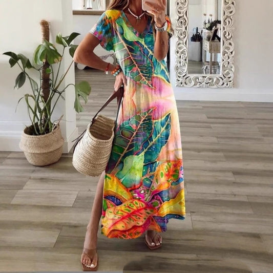 Елегантна дамска рокля с V-образно деколте и разрез